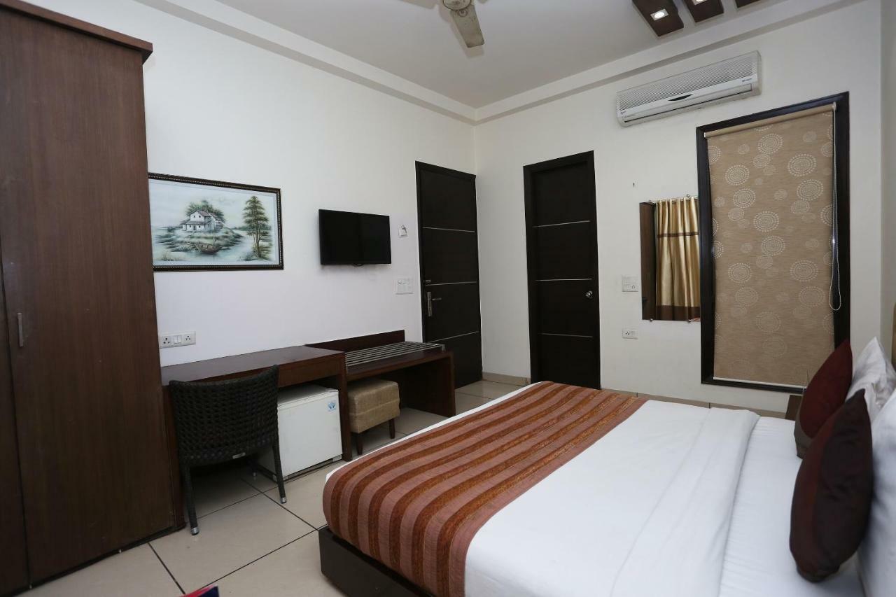 Capital O 1391 Hotel Pushpa Vilas Ghaziabad Bagian luar foto