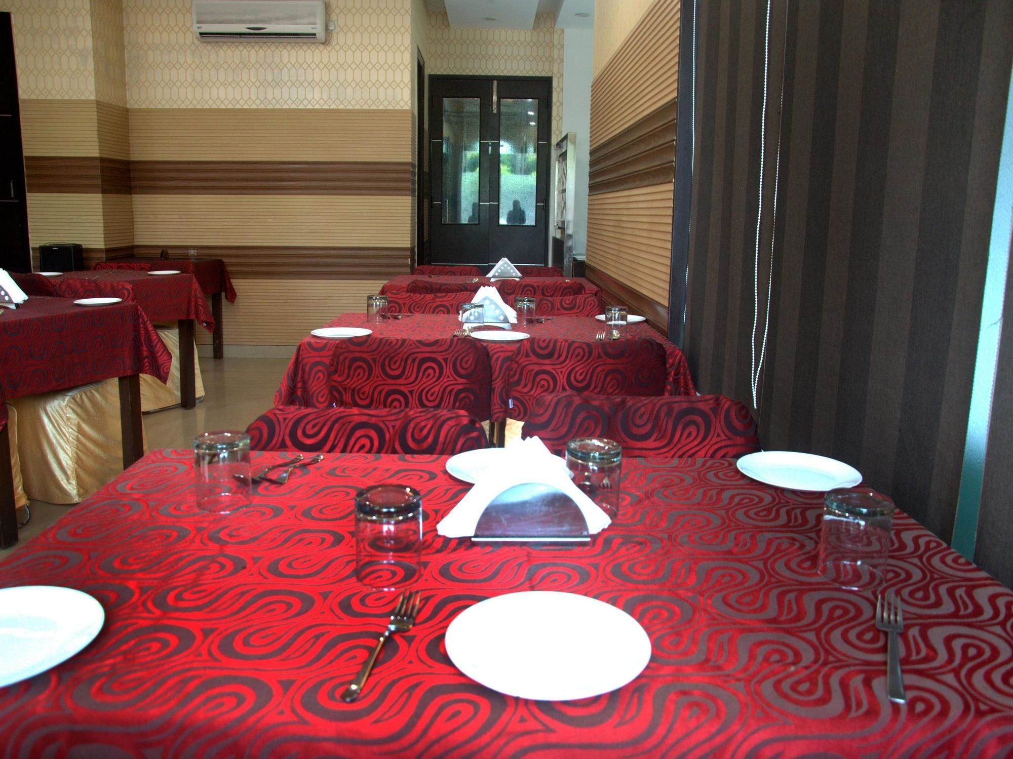 Capital O 1391 Hotel Pushpa Vilas Ghaziabad Bagian luar foto