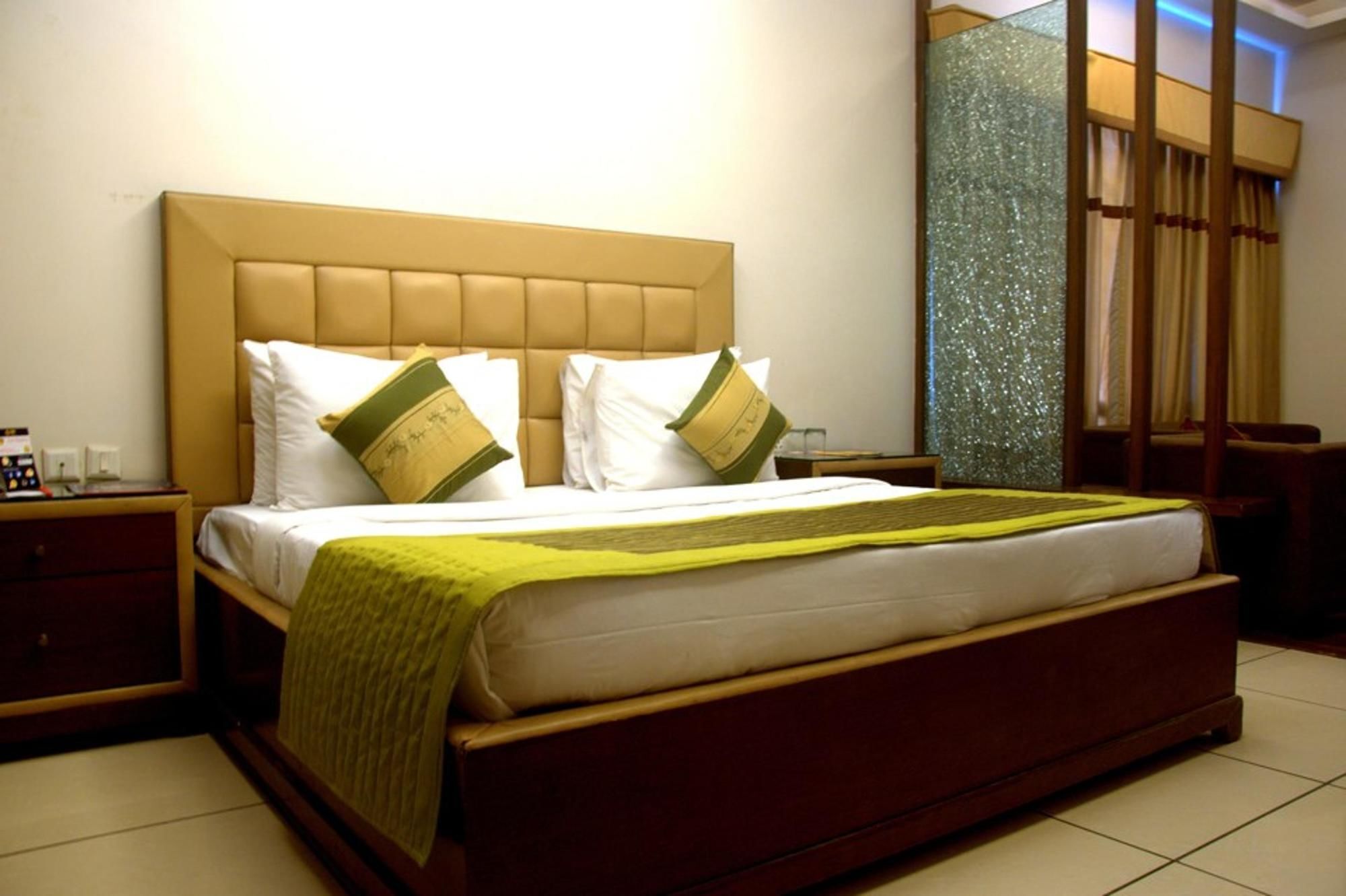 Capital O 1391 Hotel Pushpa Vilas Ghaziabad Bagian luar foto