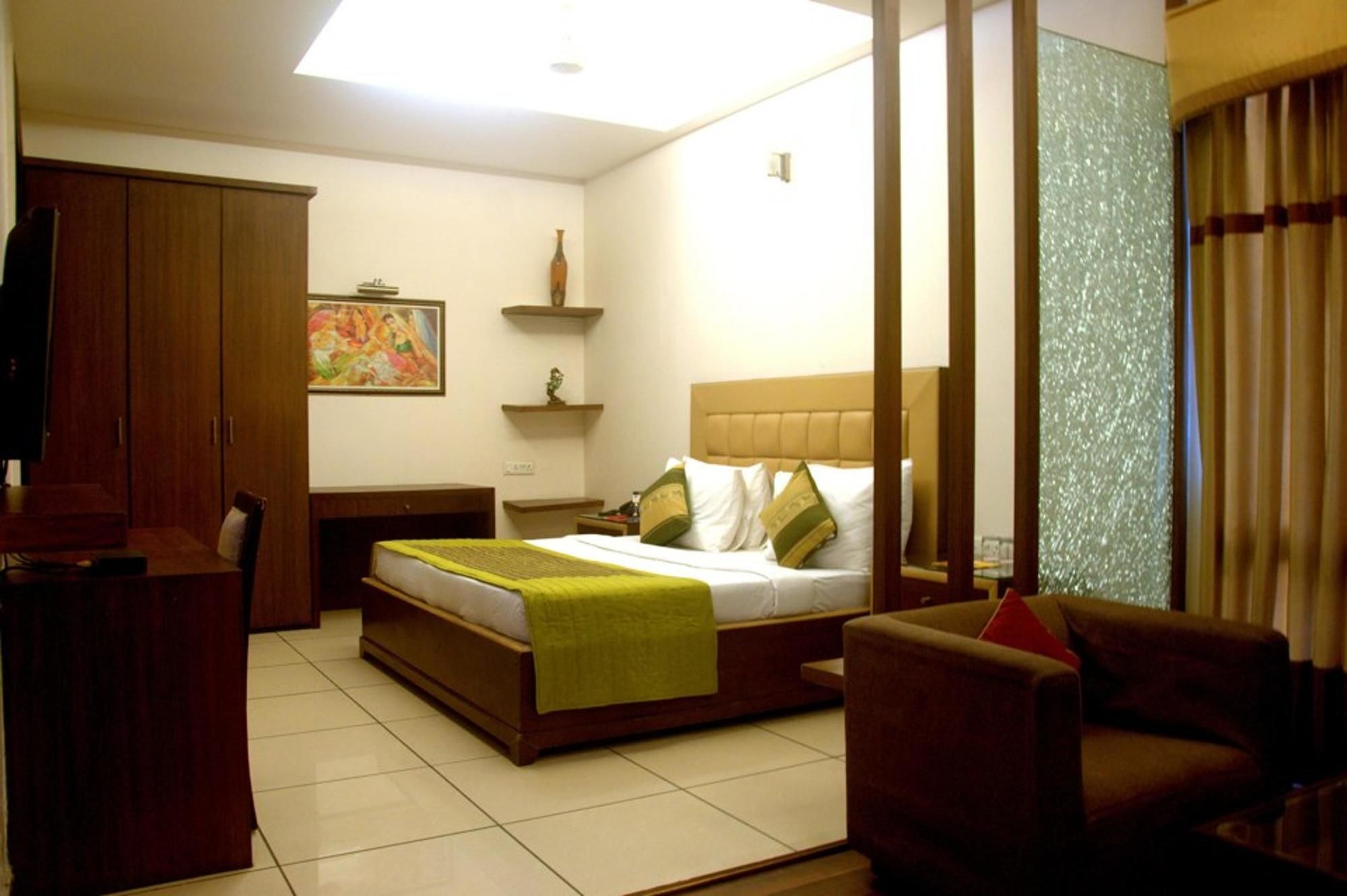 Capital O 1391 Hotel Pushpa Vilas Ghaziabad Bagian luar foto
