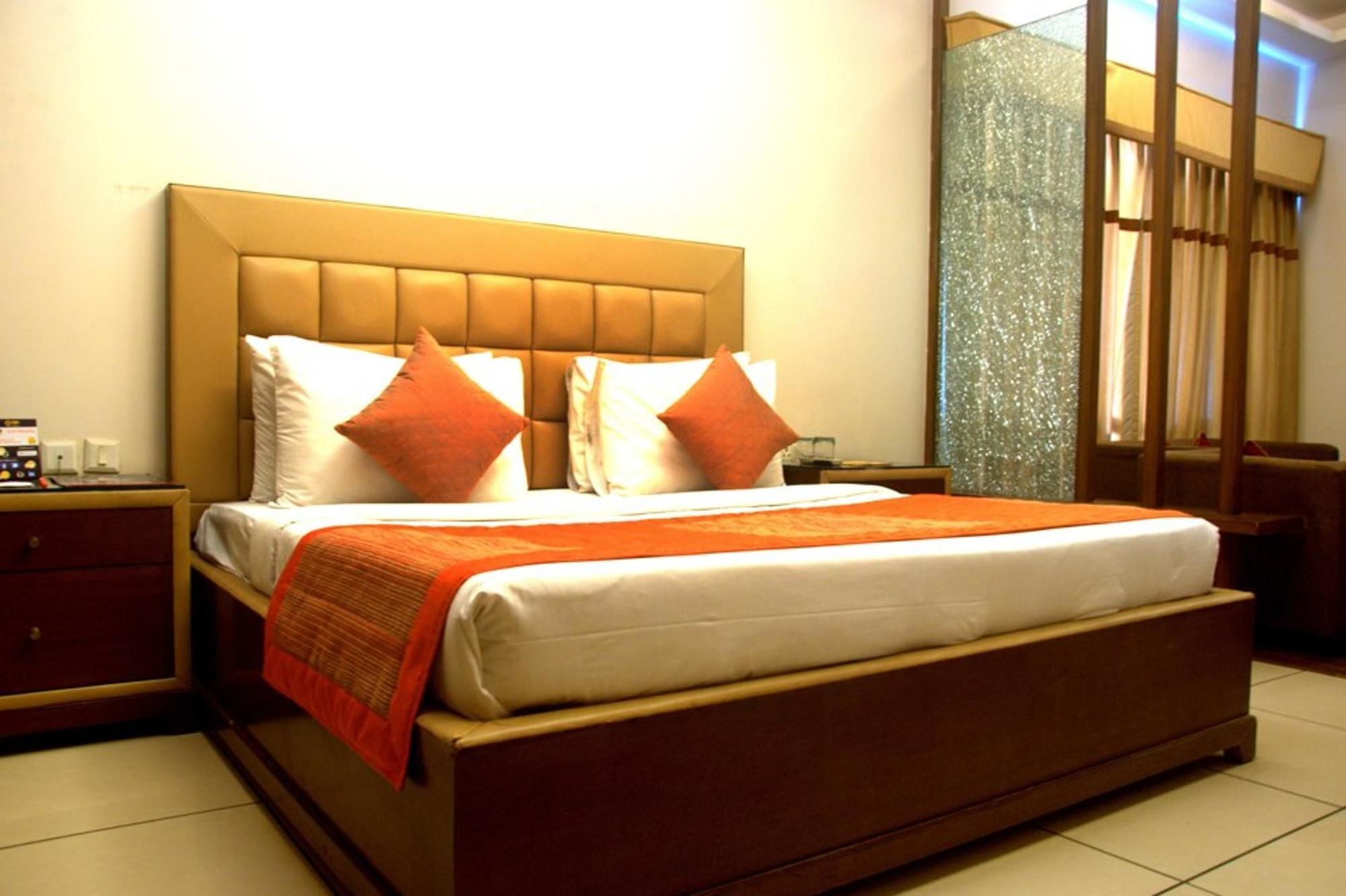 Capital O 1391 Hotel Pushpa Vilas Ghaziabad Bagian luar foto